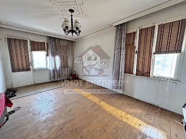 Многостаен апартамент, с 4 стаи, 2 изби, таван, кв. Баделема