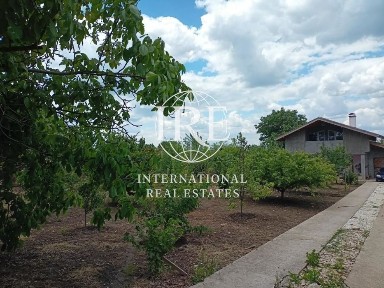 Къща в Добрич, област-с. Стожер площ 160 цена 125000