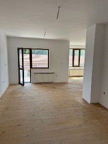 Многостаен апартамент в жилищна сграда в Разлог център