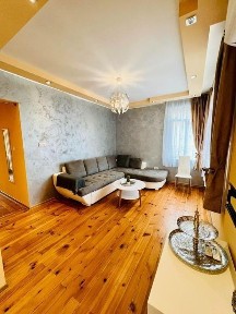 Уютен етаж от къща в района на Центъра