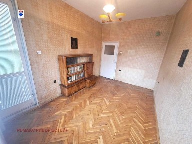 Тристаен апартамент е Центъра