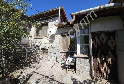 Реновирана тухлена къща в с. Първомайци