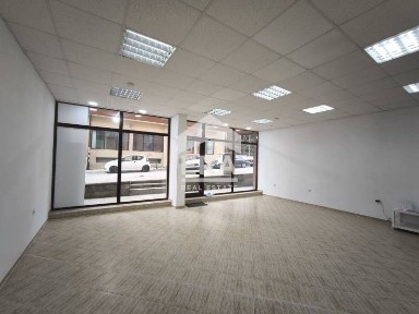Търговско помещение под наем със статут на магазин за промишлени стоки