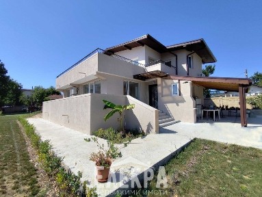 Голяма къща с басейн на 10 мин от плажовете на Бяла