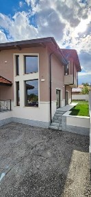 Къща в БЕЛАЩИЦА, ТОП локация, ПАНОРАМА към планината и града, АКТ 16