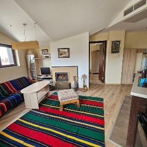 Обзаведен тристаен апартамент за продажба в жил. сграда в Банско