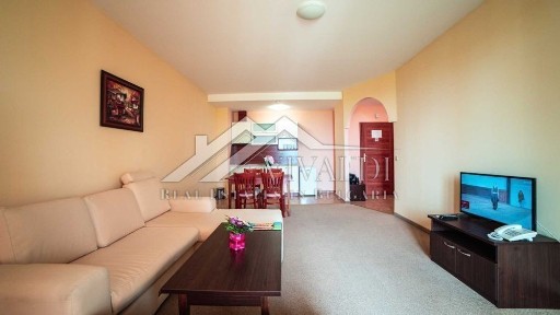 Двустаен просторен апартамент в Златни Пясъци, Варна