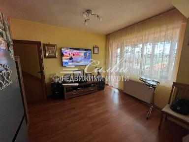 Етаж от МАСИВНА ТУХЛЕНА къща - кв. Дивдядово