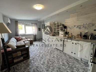 оф. 24307 Изцяло обзаведена къща с гараж в Момино село