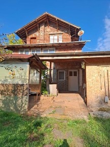 Къща с двор за продажба в с. Светля, Община Ковачевци.
