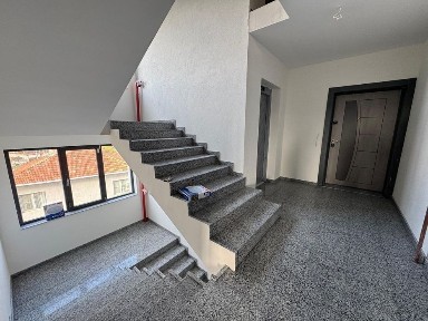 Тристаен Газифициран Апартамент Ново Строителство, Широк Център