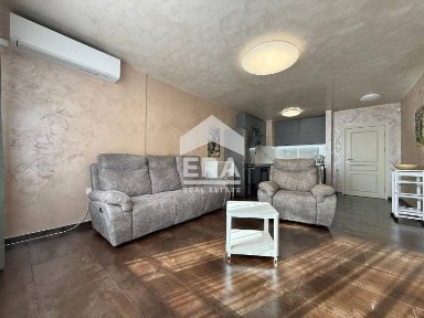 Четиристаен апартамент под наем с просторна тераса в кв. Борово