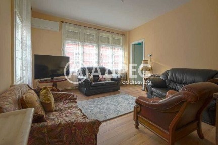 Отдава се под наем етаж от къща в идеалния център на Разград