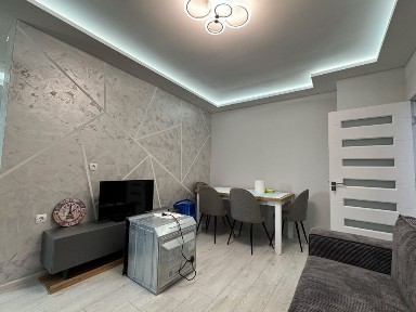 Луксозно Обзаведен Двустаен Апартамент Под Наем, Широк Център