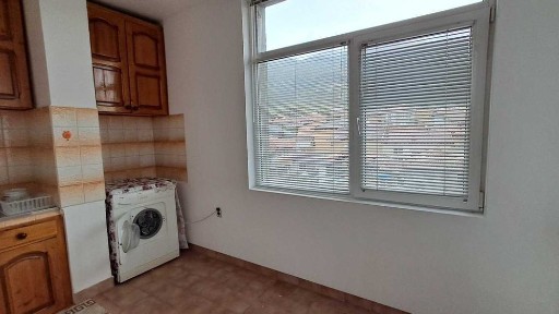 Продава се: Апартамент /тухла/ с площ 75 кв. м., ет. 4, в град Карлово