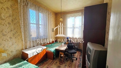 Тристаен апартамент в кв. Изток, гр. Перник