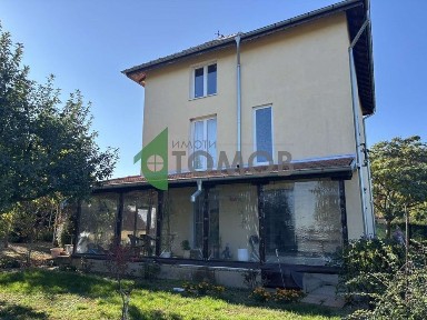 Невероятна къща на три етажа в село Яворово