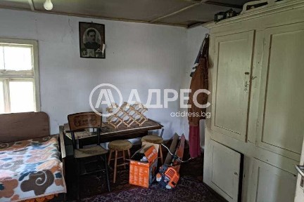 Къща в с. Дряновец, близо до кметството