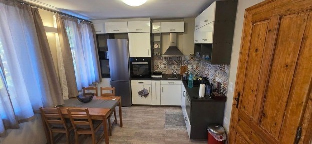 Етаж от къща под наем в Център