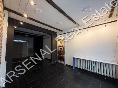 Магазин под наем, Център