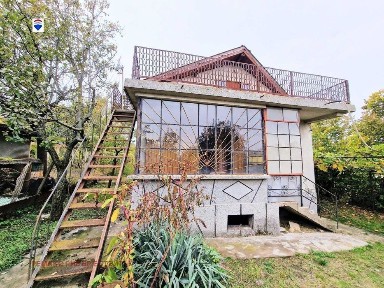 Вила на два етажа в. з. Долапите