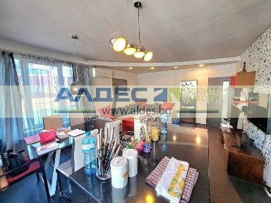 Обзаведен тристаен апартамент в Борово!