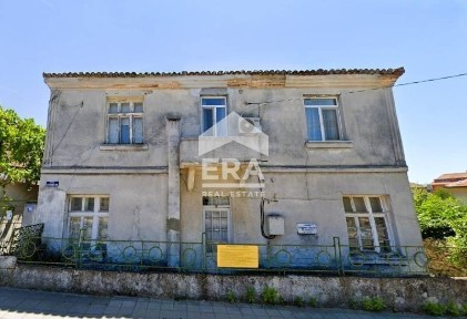 Продава се самостоятелен етаж от къща, Крумовград