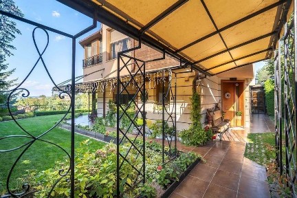 Нова Луксозна къща в м-ст Зеленика