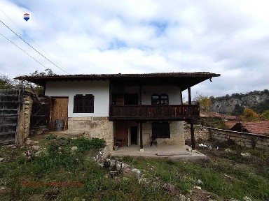 Селска къща за продажба в с. Червен, обл. Русе