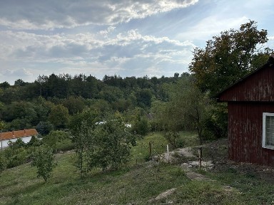 Парцел в регулация с къща с. Пороище!