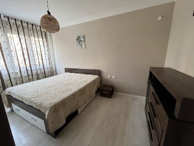 От собственик - Отдавам тристаен апартамент и паркомясто в София, Доле