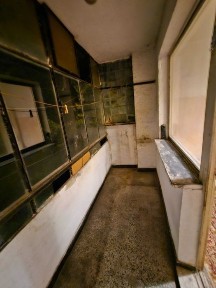 Двустаен апаратамент с 3 отделни помещения в кв. Изток!