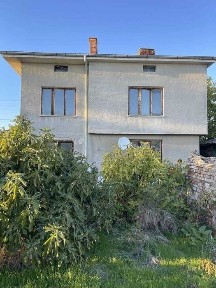 Двуетажна къща в Брезово