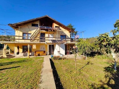 Продава вила в ж. к. Изток над блок 45, гр. Казанлък