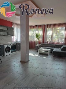 Къща с басейн в самостоятелен двор 405 м2