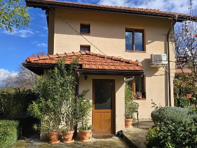 Продавам къща с. ЧУКОВЕЦ, област Перник