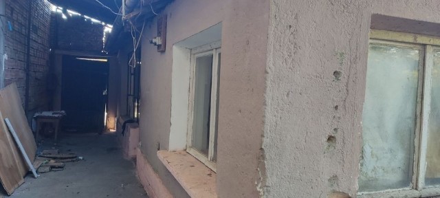 Масивна къща в село Бузовград, на 5 км от Казанлък