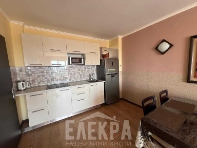 Тристаен, обзаведен апартамент на метри от плажа