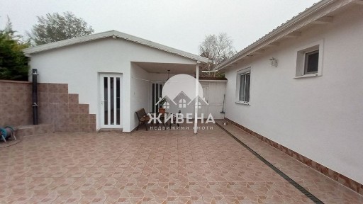 Едноетажна обзаведена къща с басейн, с. Соколово