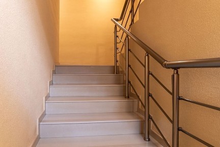 Тристаен апартамент под наем на минута от плажа в Поморие!