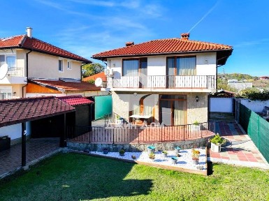 Двуетажна обзаведена къща с двор в с. Каменар, обл. Бургас