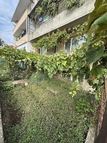 Самостоятелен етаж от двуетажна къща, Център Добрич