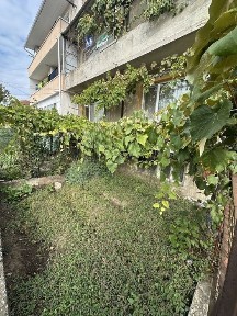 Самостоятелен етаж от двуетажна къща, Център Добрич