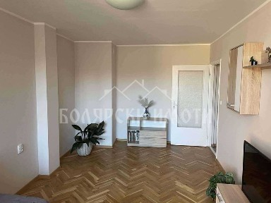 Тристаен апартамент до парк Марно Поле