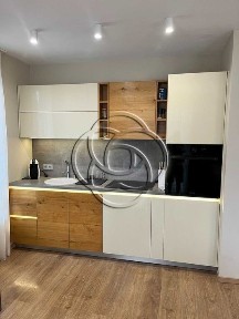 Просторен тристаен апартамент в комплекс с паркомясто