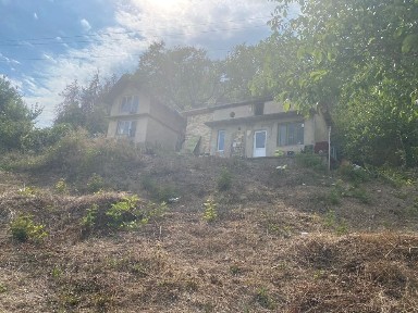 Вила/Къща гр. Шумен- два имота