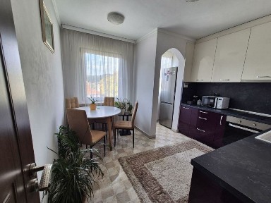 4-стаен апартамент за продажба в жилищна сграда в Разлог