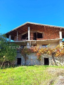 Двуетажна къща в Беловица