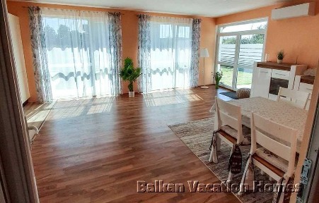 Модерна едноетажна къща близо до морето в Шкорпиловци