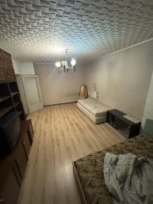 Тристаен, под наем, ж. к Света Троица